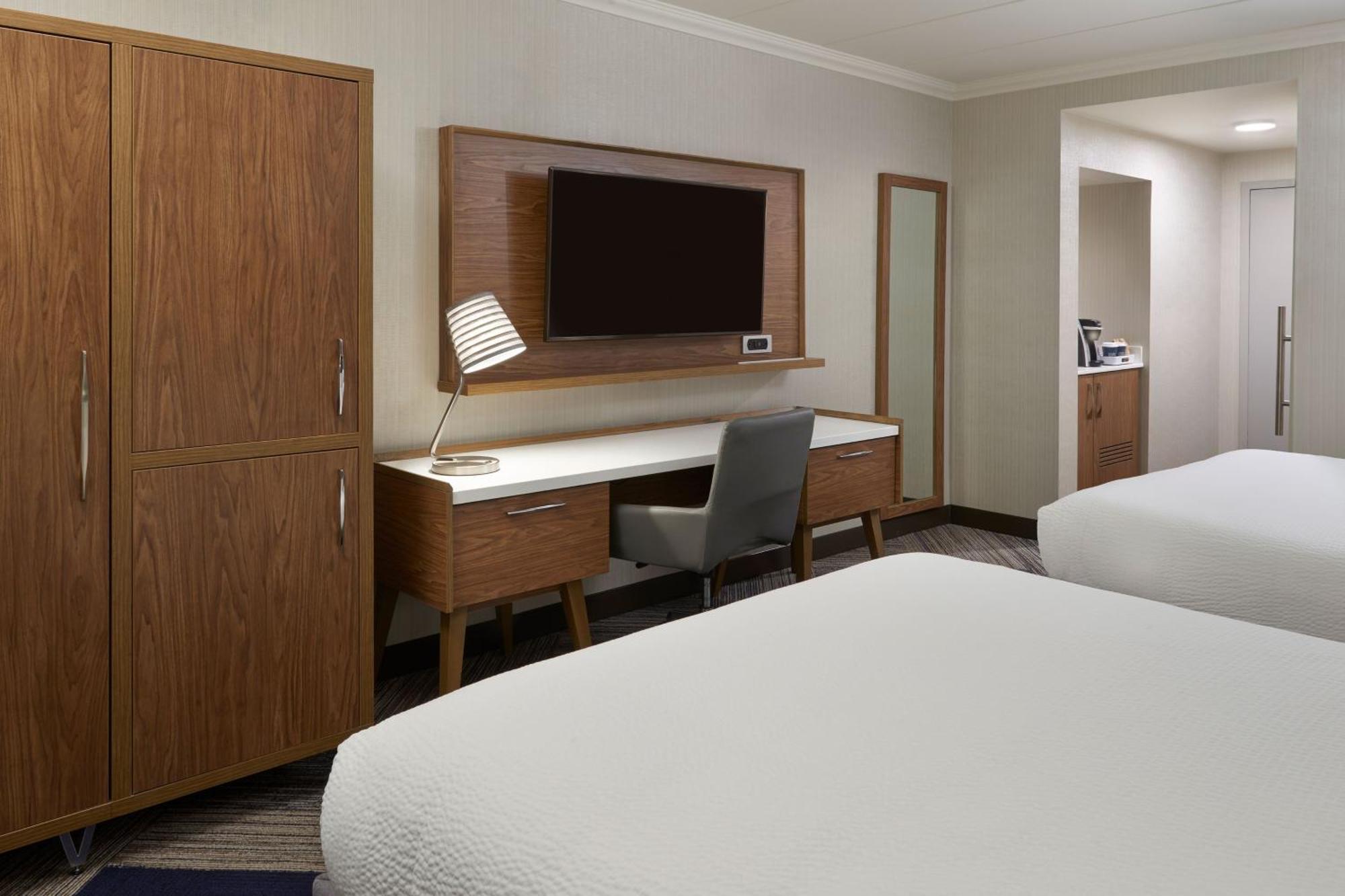Four Points By Sheraton Downtown 3*